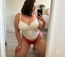 latin girl outcall incall , natural body