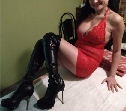 Escort Dublin-3 Dublin (County) - Photos for Classy mature offers hot oil massage & shaving D2