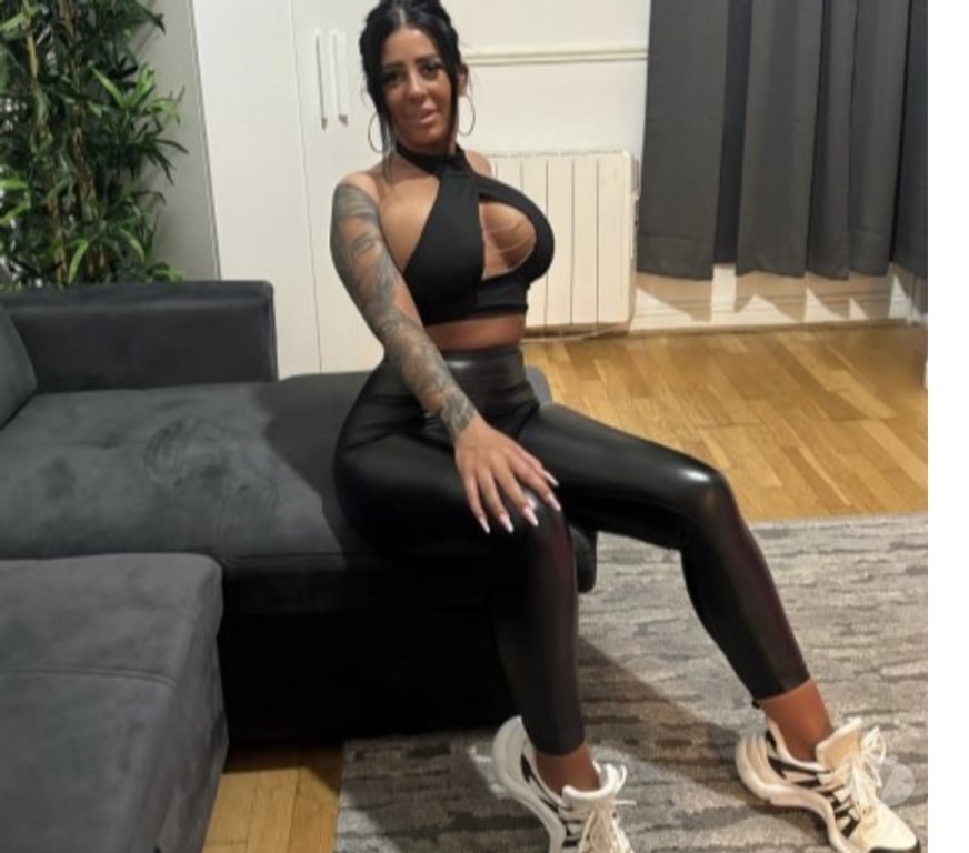 Escort Cork (County) Cork - Photos for Celine only outcall party only outcall
