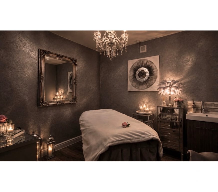 Escort Dublin (County) Dublin-14 - Photos for Relaxing Warm Oil Massage; Let the World Wait
