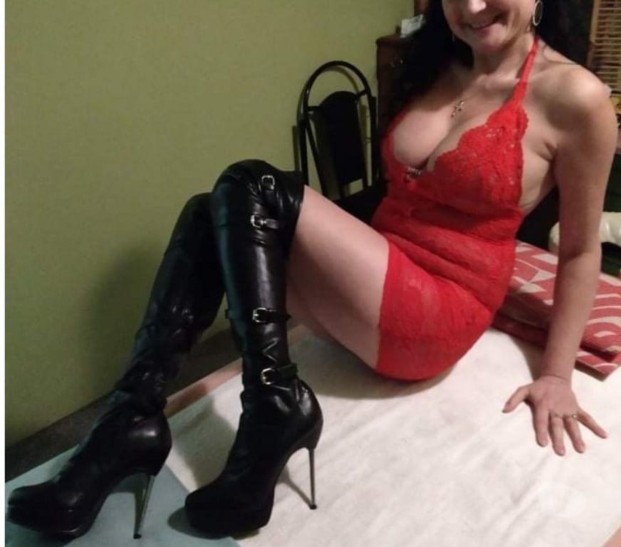 Escort Dublin (County) Dublin-3 - Photos for Classy mature masseuse & grooming D2 0899817036