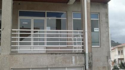 Venda Sala Comercial - Fotos para LOJA, IDEAL PARA COMÉRCIO E SERVIÇOS, COM MONTRA, 2 WC e 2...