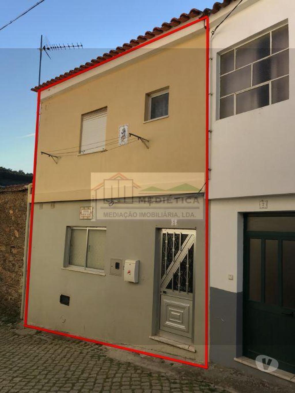 Apartamentos a venda Alfândega da Fé - Fotos para Moradia T2, completamente MOBILADA e REMODELADA próxima dos