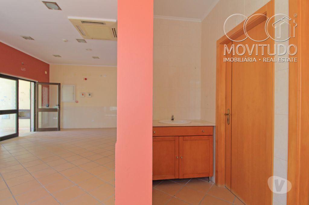 Comprar Loja Benavente - Fotos para Loja em Samora Correia junto à escola.
