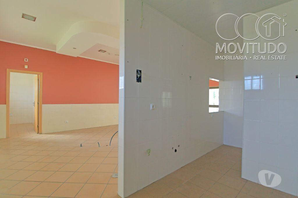 Comprar Loja Benavente - Fotos para Loja em Samora Correia junto à escola.