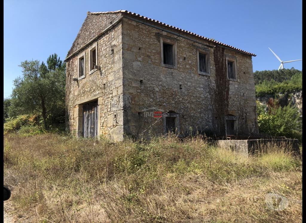 Terrenos Batalha - Fotos para Batalha-Terreno com ruinas (T-14518093)