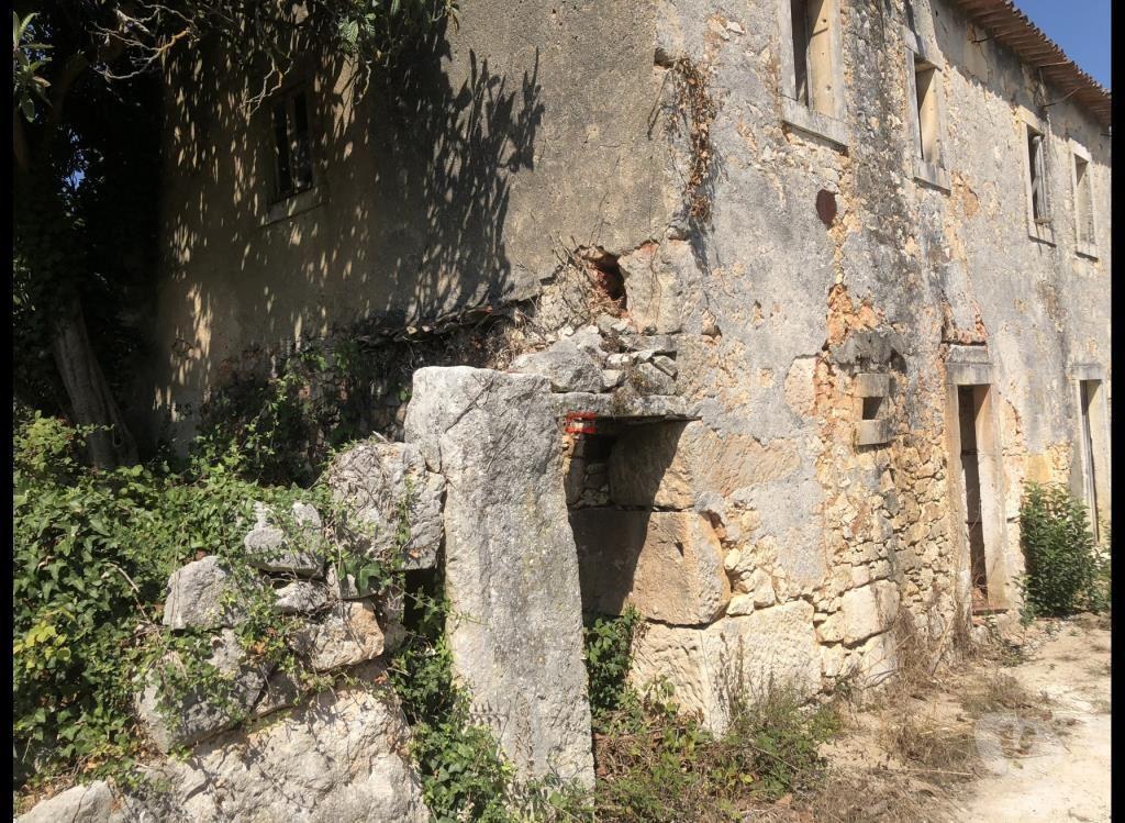Terrenos Batalha - Fotos para Batalha-Terreno com ruinas (T-14518093)