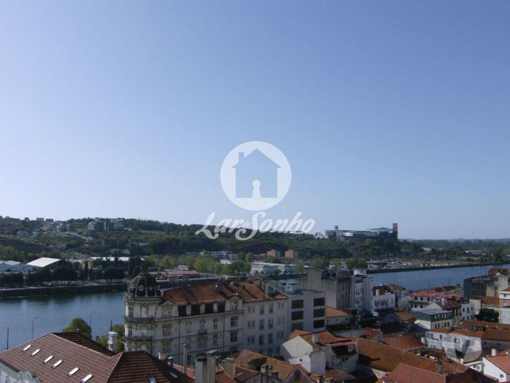 Apartamentos a venda Coimbra - Fotos para Coimbra-Apartamento T5 Duplex (244-A-00174)