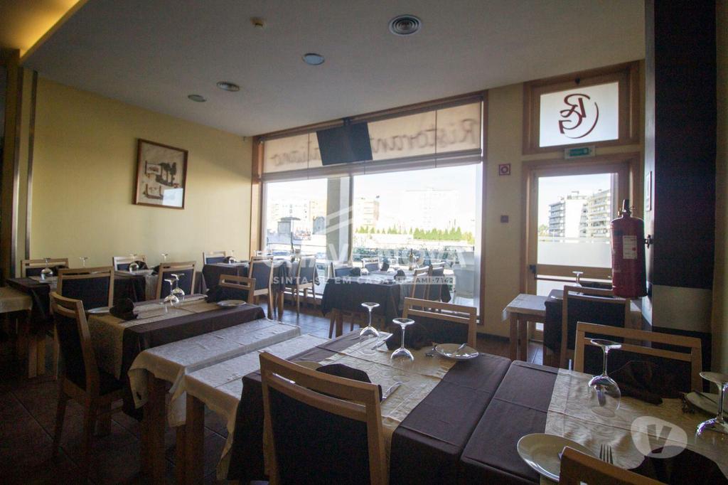 Comprar Loja Vila Nova de Gaia - Fotos para Excelente Negócio, Restaurante Italiano em Pleno...