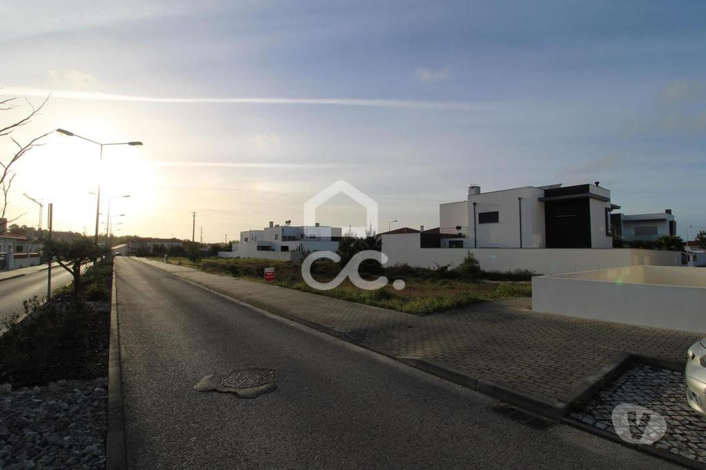 Terrenos Marinha Grande - Fotos para Lote terreno individual em zona de referência! (235 T 01169)