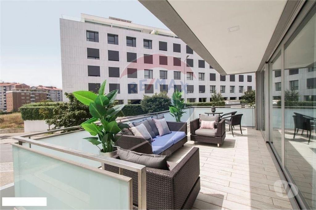 Apartamentos a venda Porto - Fotos para Moradia em banda à Marechal Gomes da Costa - Porto