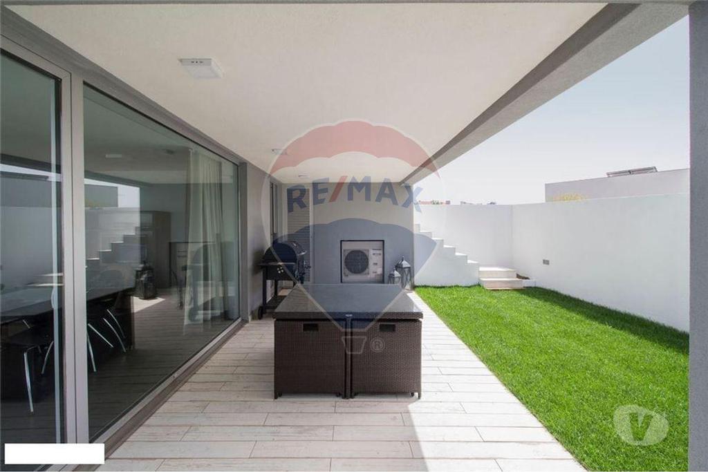 Apartamentos a venda Porto - Fotos para Moradia em banda à Marechal Gomes da Costa - Porto