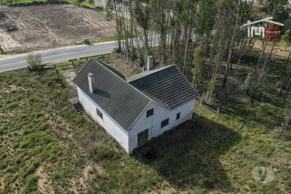 Apartamentos a venda Ourém - Fotos para Moradia por terminar inserida num terreno com área 7.400 m2 em
