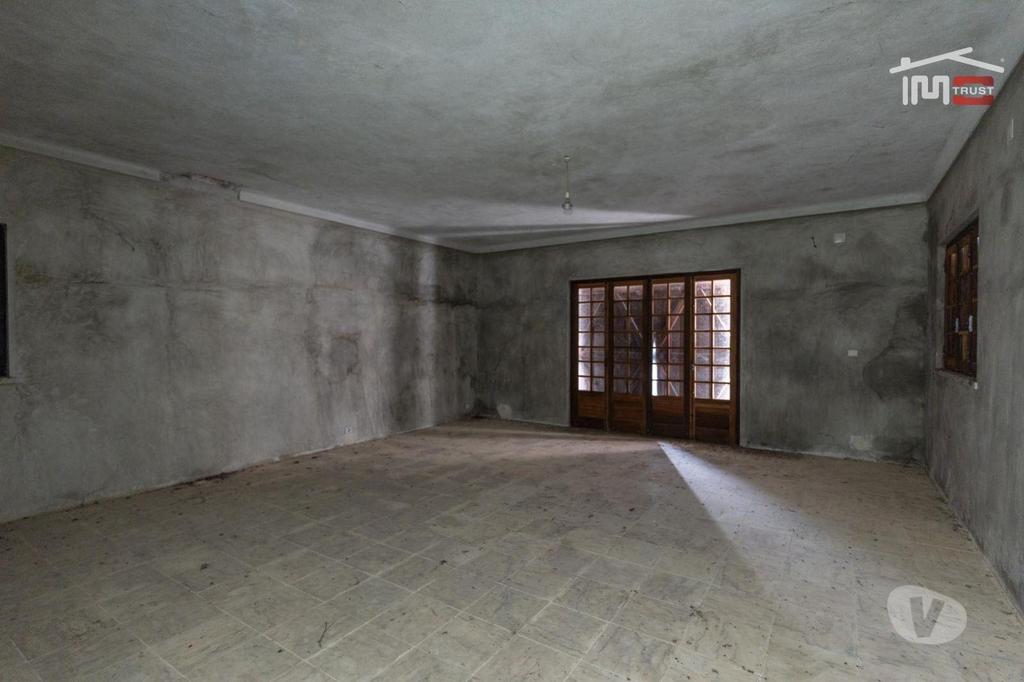 Apartamentos a venda Ourém - Fotos para Moradia por terminar inserida num terreno com área 7.400 m2 em