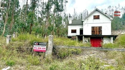 Casas a venda - Fotos para Moradia por terminar inserida num terreno com área 7.400 m2 em