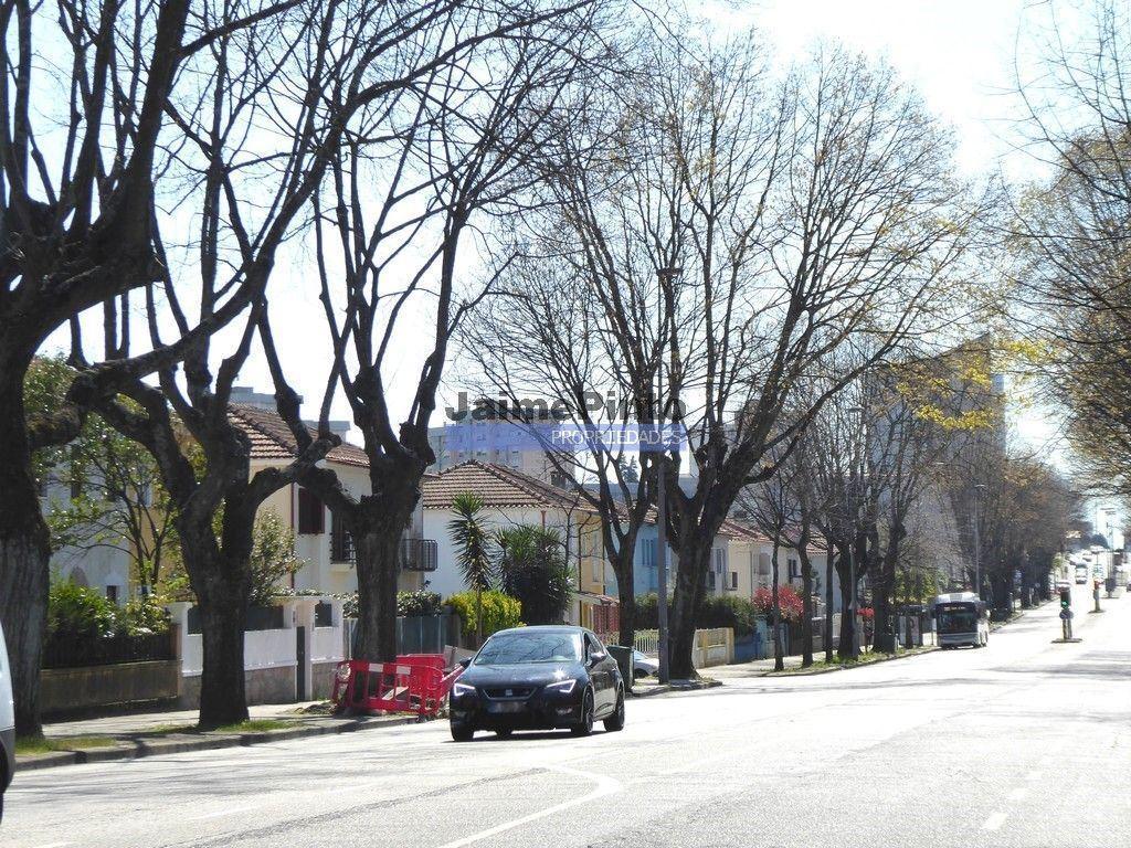 Comprar Loja Porto - Fotos para Ruínas e terreno para construção de 28 apartamentos....
