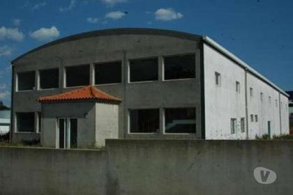 Terrenos e Quintas - Fotos para Edifício com uma nave para indústria armazém, de r c que possui