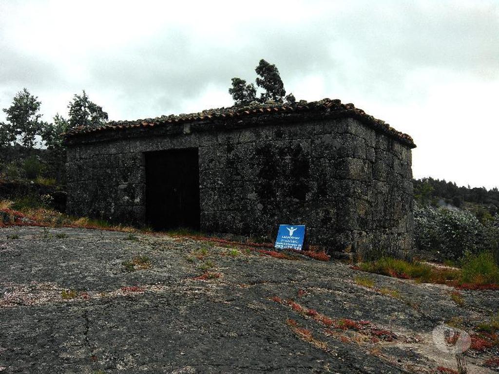 Terrenos Vieira do Minho - Fotos para Terreno Florestal, com espigueiro, eira, todo vedado, com área