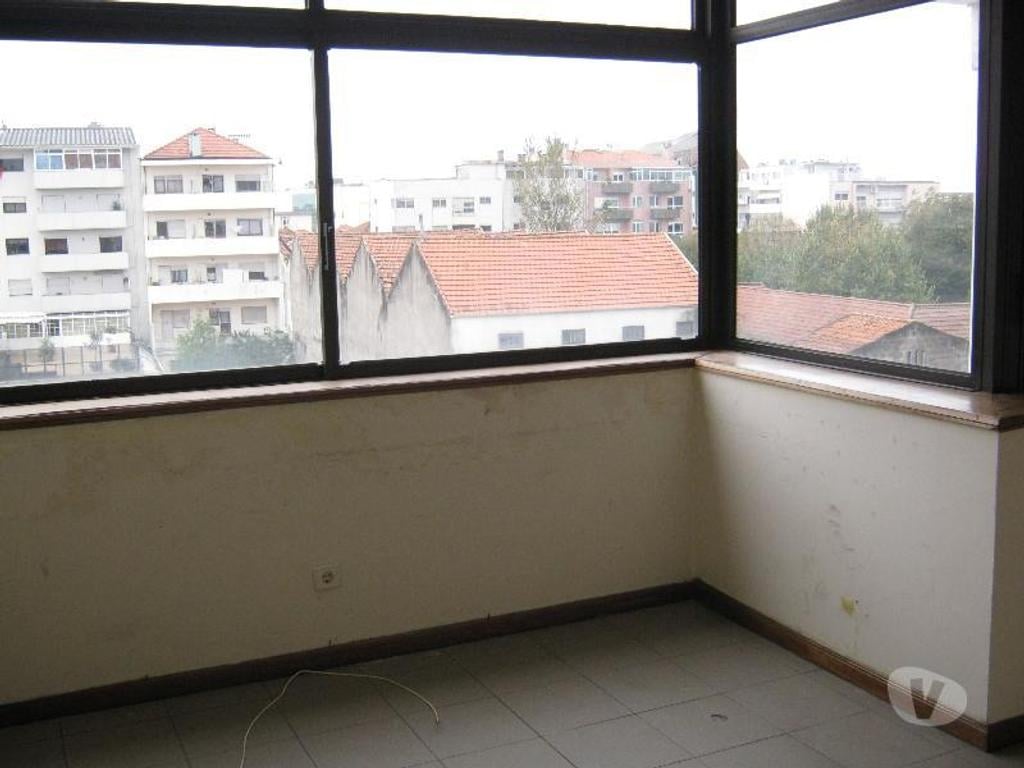 Aluguer Loja Porto - Fotos para Escritório, Rua da Constituição Porto( Frente Esc. futebol...