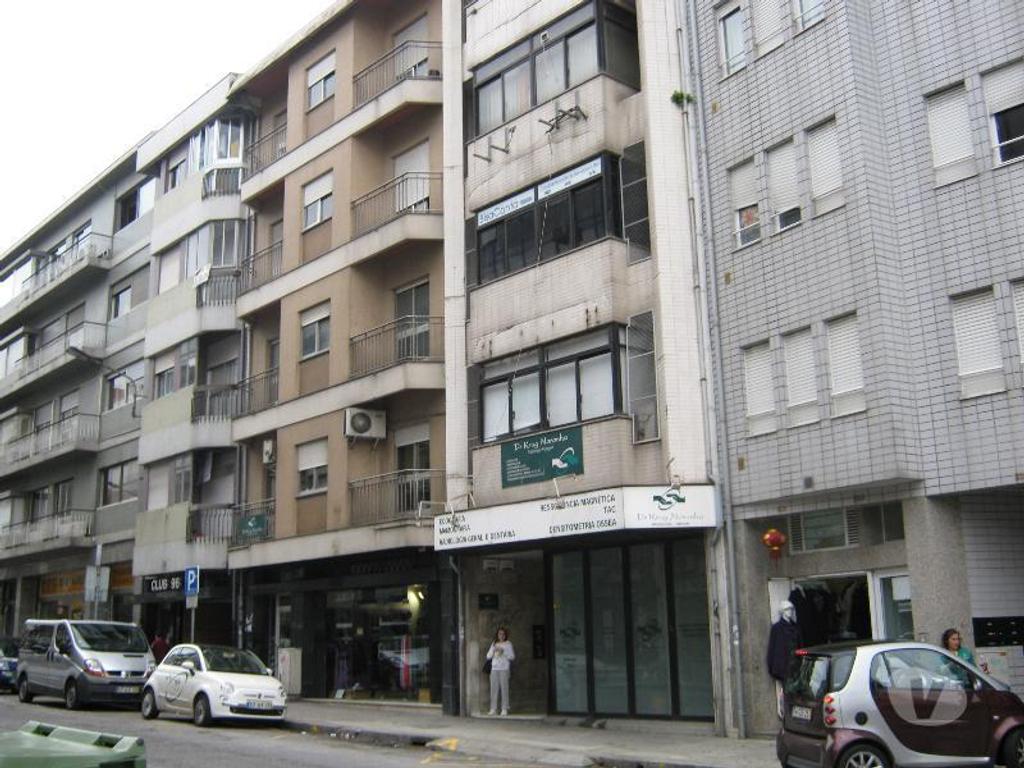 Aluguer Loja Porto - Fotos para Escritório, Rua da Constituição Porto( Frente Esc. futebol...