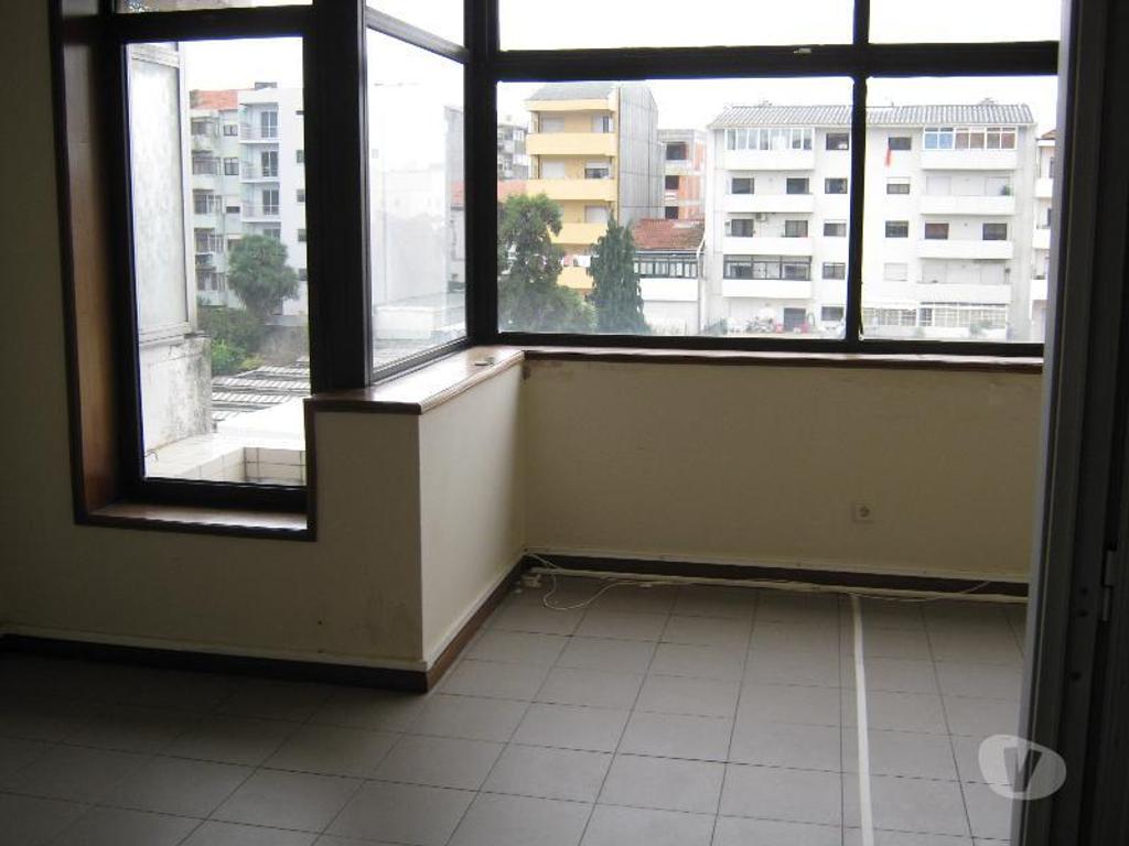 Aluguer Loja Porto - Fotos para Escritório, Rua da Constituição Porto( Frente Esc. futebol...