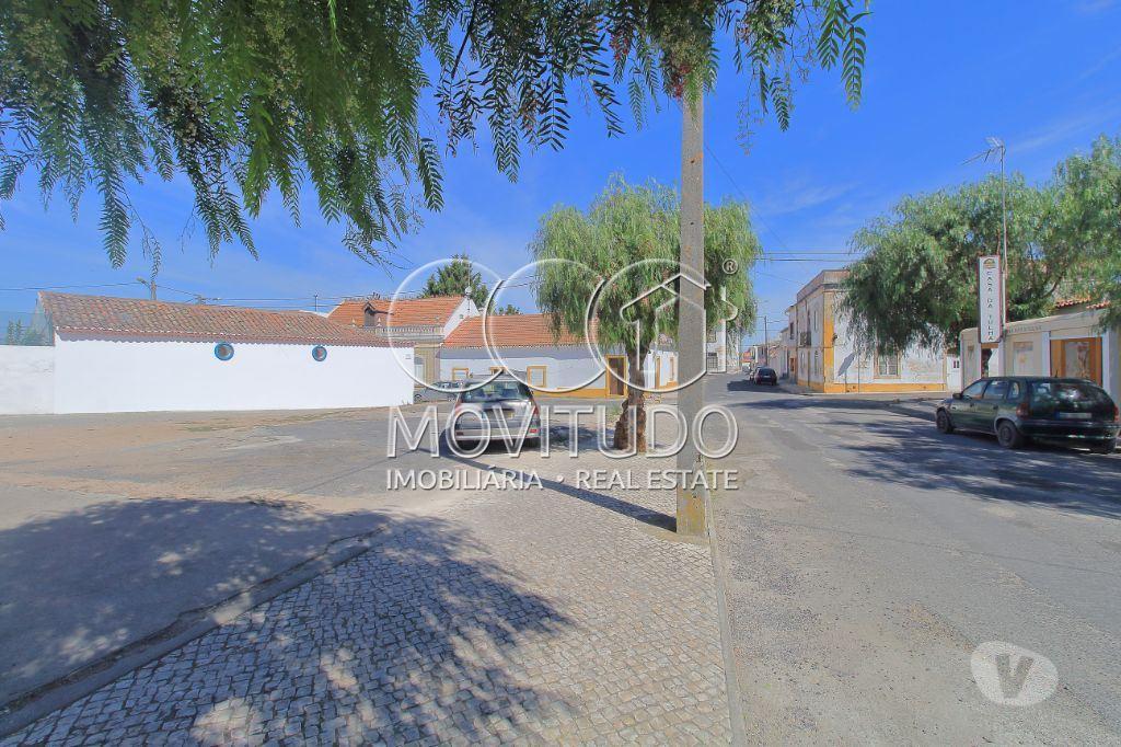 Terrenos Salvaterra de Magos - Fotos para Terreno urbano com 3 frentes para venda em Muge. (70500001)