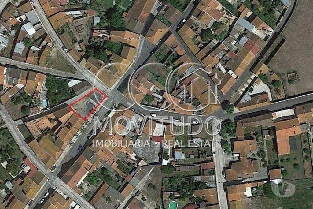 Terrenos Salvaterra de Magos - Fotos para Terreno urbano com 3 frentes para venda em Muge. (70500001)
