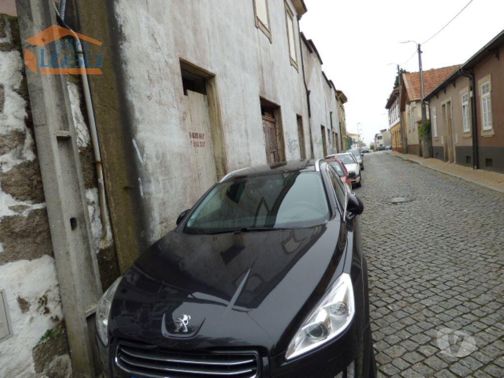 Comprar Loja Vila Nova de Gaia - Fotos para Centro de Valadares: Oportunidade Única para Reabilitação