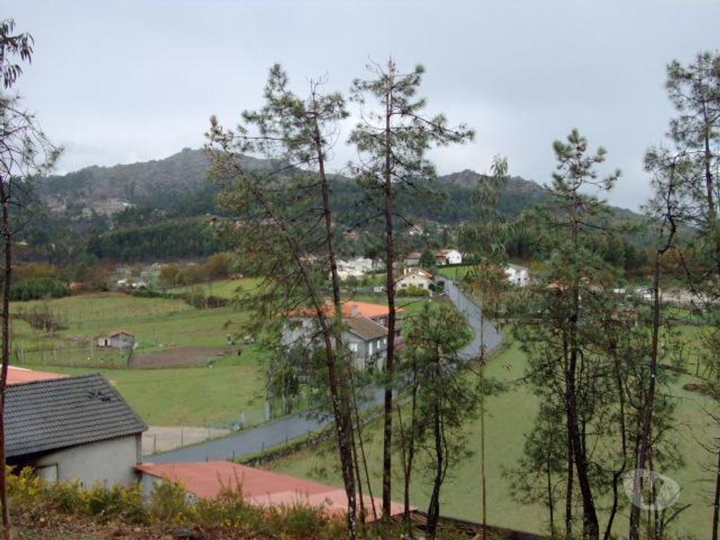 Terrenos Vieira do Minho - Fotos para Em zona de contrução, area do terreno de aproxi. 2360m2.
