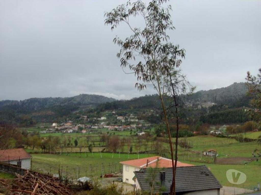 Terrenos Vieira do Minho - Fotos para Em zona de contrução, area do terreno de aproxi. 2360m2.