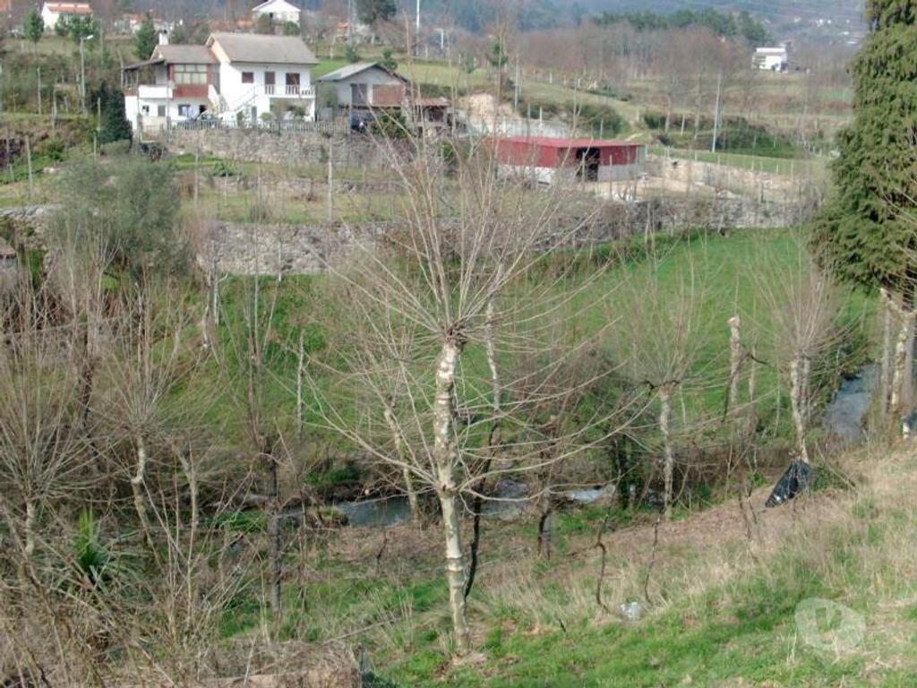 Terrenos Vieira do Minho - Fotos para Localizado por baixo do BB Club, em Vieira do Minho. Para