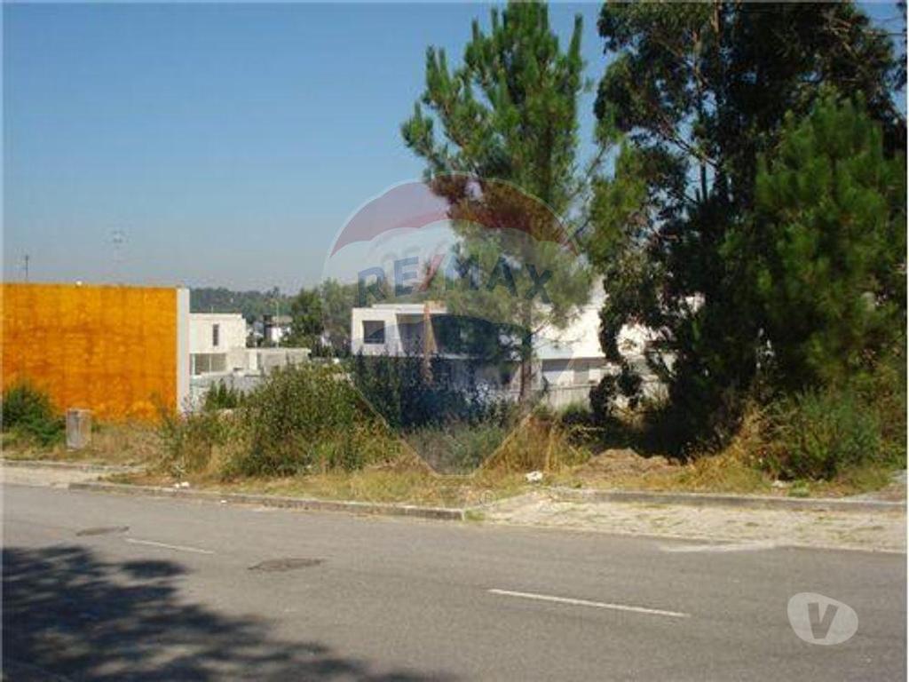 Terrenos Maia - Fotos para Terreno com projecto aprovado para Moradia T4 (125061021-123)