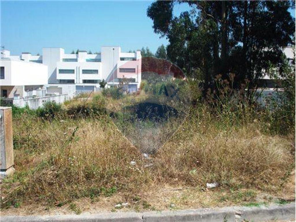 Terrenos Maia - Fotos para Terreno com projecto aprovado para Moradia T4 (125061021-123)
