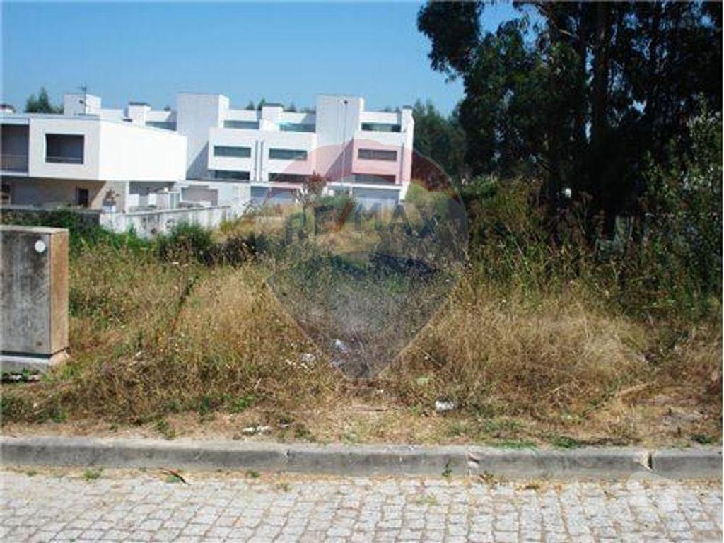 Terrenos Maia - Fotos para Terreno com projecto aprovado para Moradia T4 (125061021-123)