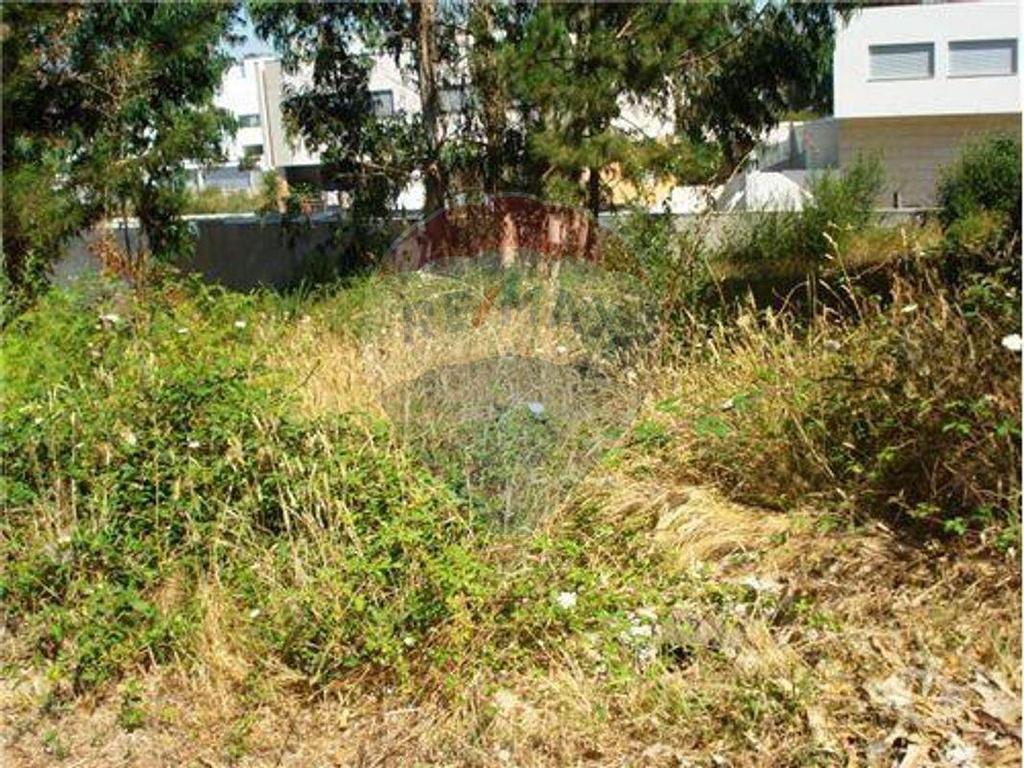 Terrenos Maia - Fotos para Terreno com projecto aprovado para Moradia T4 (125061021-123)