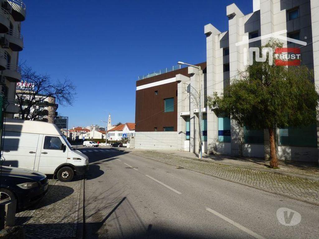 Comprar Loja Ourém - Fotos para Lojas no Edifício Vidas de Cristo, Fátima