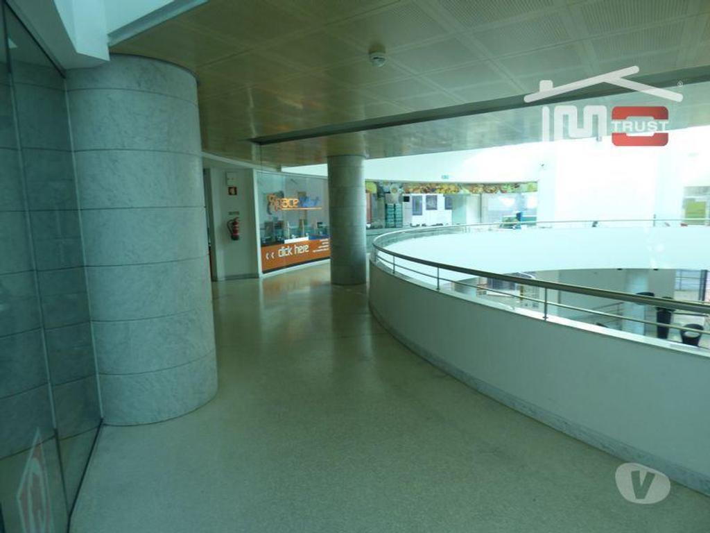 Comprar Loja Ourém - Fotos para Lojas no Edifício Vidas de Cristo, Fátima