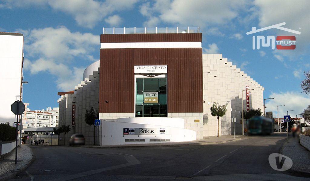 Comprar Loja Ourém - Fotos para Lojas no Edifício Vidas de Cristo, Fátima