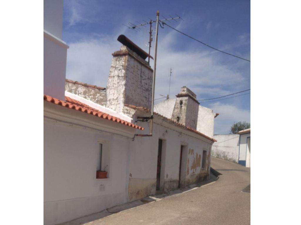 Apartamentos a venda Mora - Fotos para Mora-Moradia em banda, para venda, Mora - Cabeção (DL.11063)