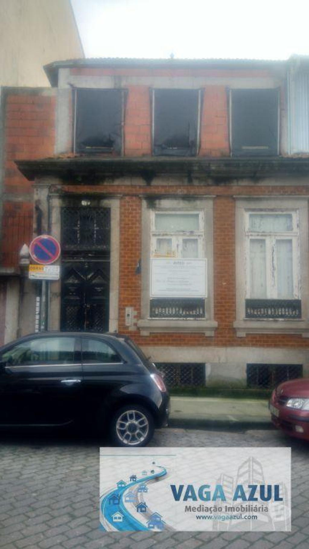 Comprar Loja Porto - Fotos para Prédio Cave, R Ch. e 1º para reconstruir e ampliar à casa da...