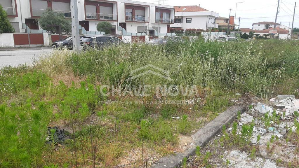 Terrenos Vila Nova de Gaia - Fotos para Terreno para construção de Moradia de 3 frentes em Grijó