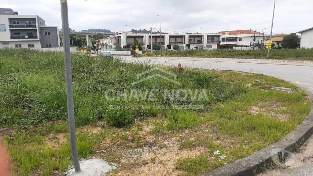 Terrenos Vila Nova de Gaia - Fotos para Terreno para construção de Moradia de 3 frentes em Grijó