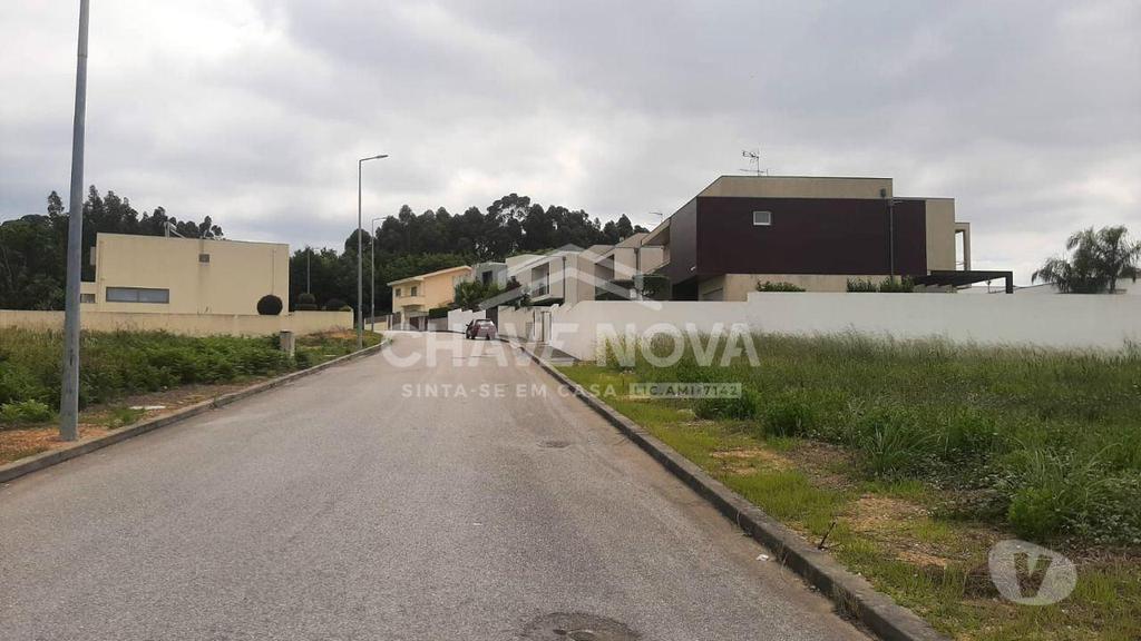 Terrenos Vila Nova de Gaia - Fotos para Terreno para construção de Moradia de 3 frentes em Grijó