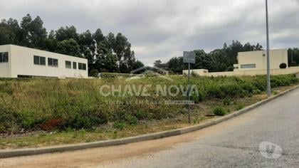 Terrenos a venda - Fotos para Terreno para construção de Moradia de 3 frentes em Grijó