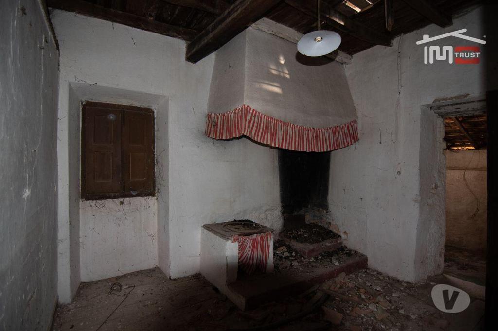 Apartamentos a venda Tomar - Fotos para Tomar-Moradia em ruina para reconstrução (1-M-000377)