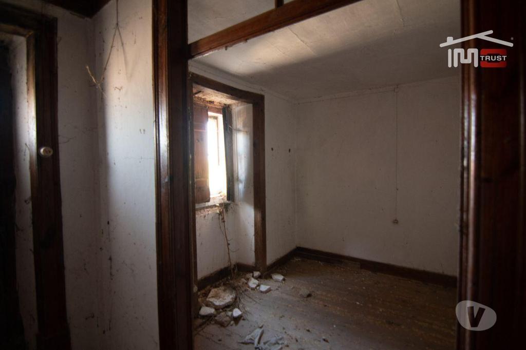 Apartamentos a venda Tomar - Fotos para Tomar-Moradia em ruina para reconstrução (1-M-000377)