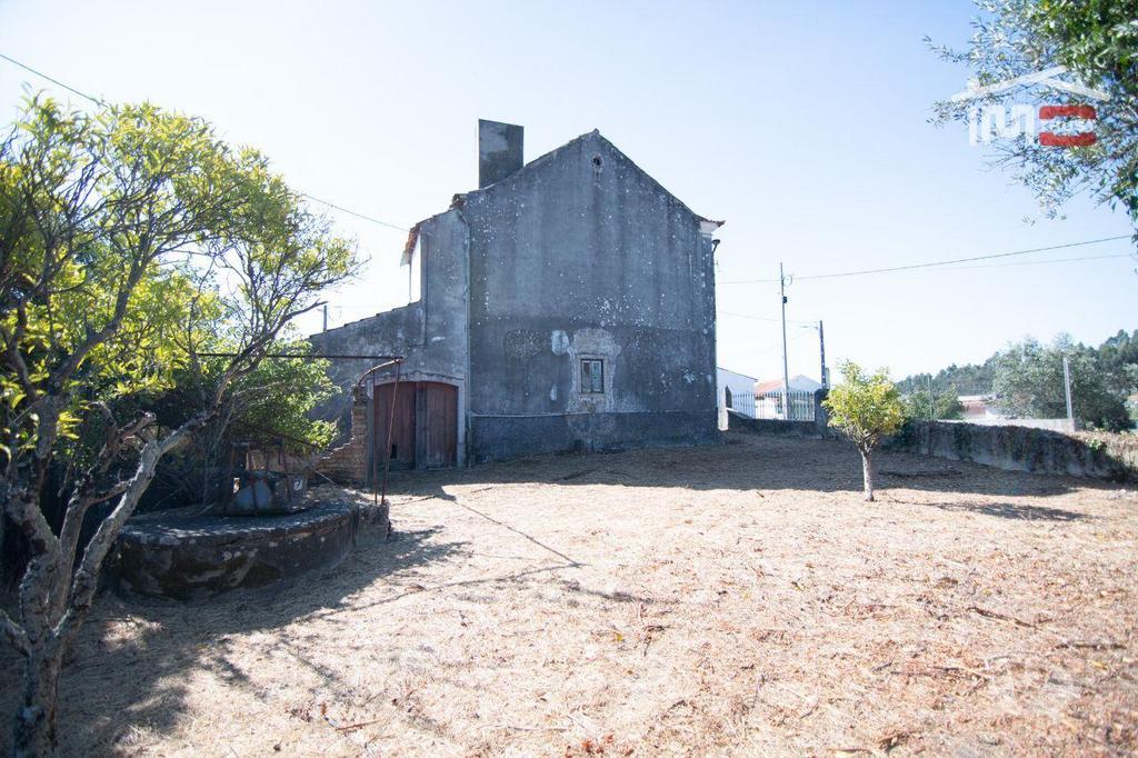 Apartamentos a venda Tomar - Fotos para Tomar-Moradia em ruina para reconstrução (1-M-000377)