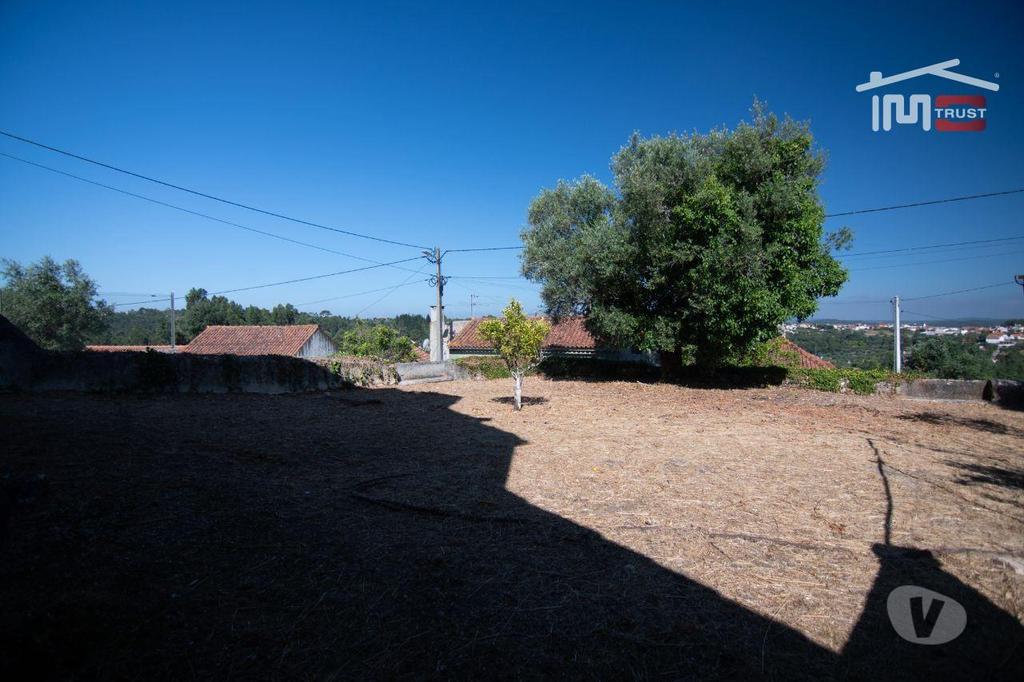 Apartamentos a venda Tomar - Fotos para Tomar-Moradia em ruina para reconstrução (1-M-000377)