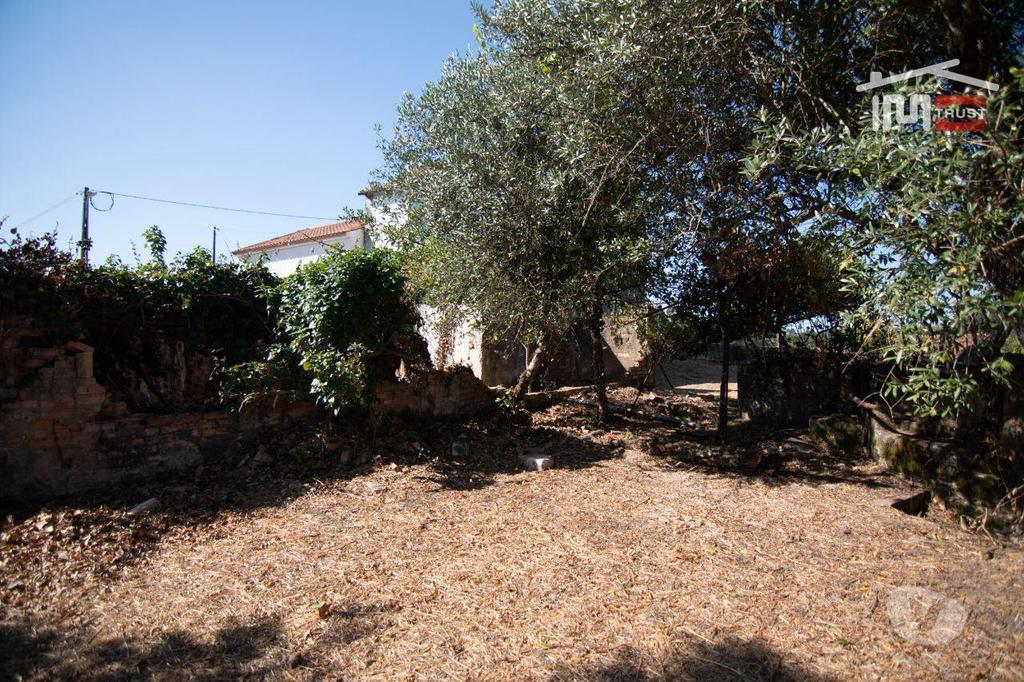 Apartamentos a venda Tomar - Fotos para Tomar-Moradia em ruina para reconstrução (1-M-000377)