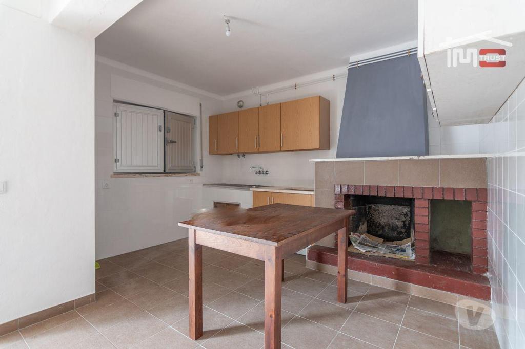 Apartamentos a venda Ourém - Fotos para Ourem-Moradia com grande potencial (1-M-000396)